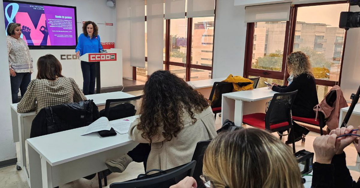 Nuria Lpez y Patricia Laguna en la rueda de prensa del 8M