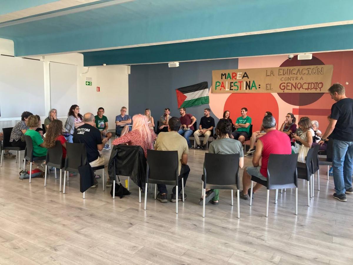 Delegados y delegadas de CCOO Enseanza Madrid durante el encierro en Bellas Artes.